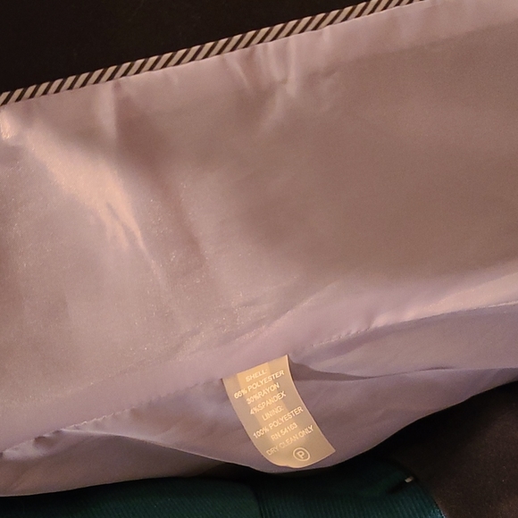 Calvin Klein Suit Set w/ Skirt & 2 Button Jacket / Size 4P - Picture 12 of 16